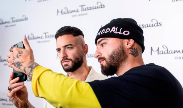 Irmaos-gemeos-Maluma-fica-impressionado-com-a-sua-estatua-de-cera