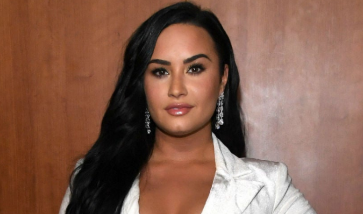 Rebelde-ela-Demi-Lovato-decreta-morte-do-pop