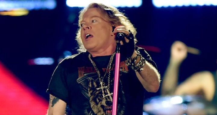 Axl-Rose-pede-desculpa-aos-fas-e-disse-que-esta-com-problemas-na-voz-1024x384