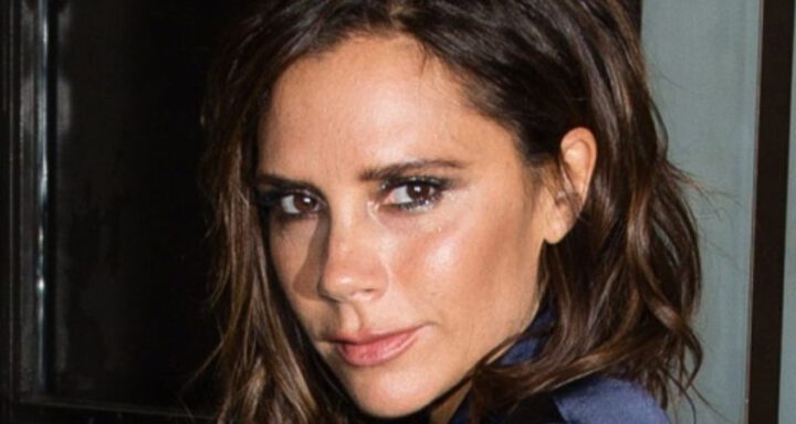 Em-noite-de-karaoke-Victoria-Beckham-canta-e-danca-sucesso-das-Spice-Girls-1024x384