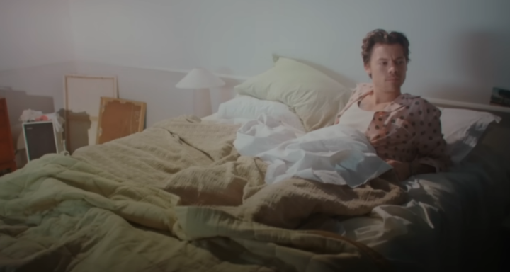 Harry-Styles-lanca-clipe-do-novo-single-Late-Night-Talking-1024x384