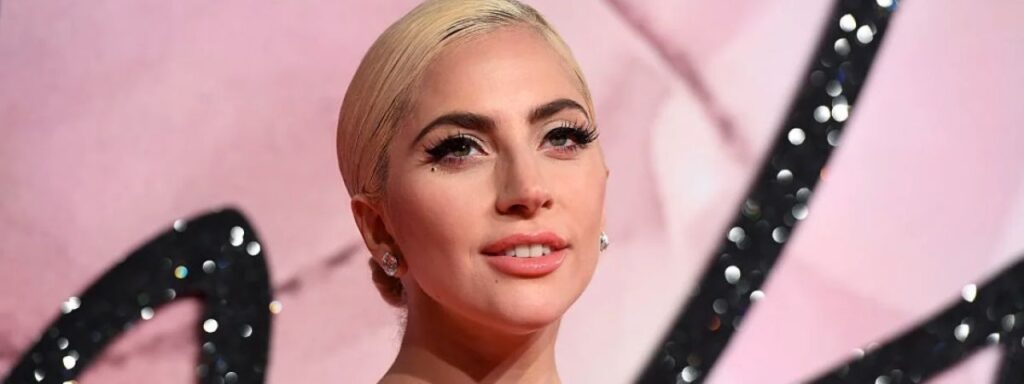 lady-gaga-ajuda-fotografo-no-oscar-2023-1024x384